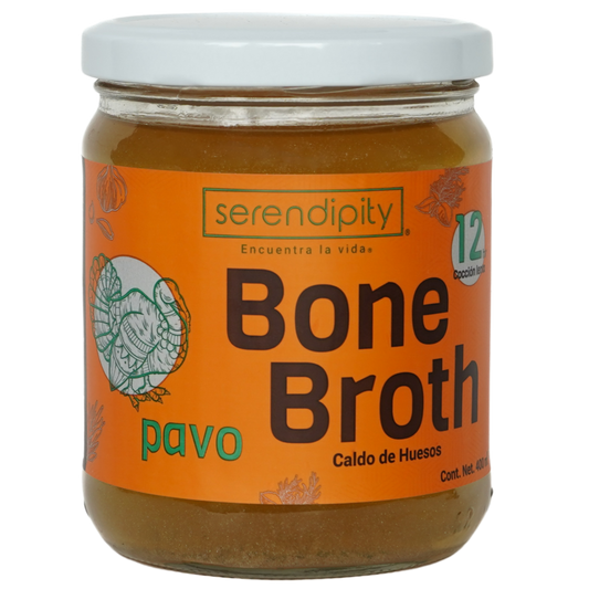 Frasco de caldo de huesos de pavo orgánico Serendipity, cocinado durante 12 horas para extraer colágeno, aminoácidos y minerales esenciales. Ideal para mejorar la digestión, fortalecer articulaciones y nutrir desde adentro. 400 ml de nutrición real, sin aditivos.